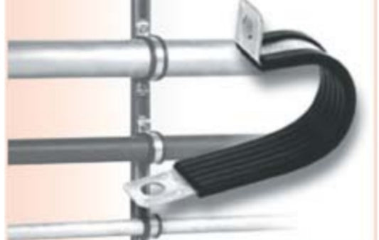 Abrazadera AKO de acero inoxidable para tuberías de sistemas de refrigeración.